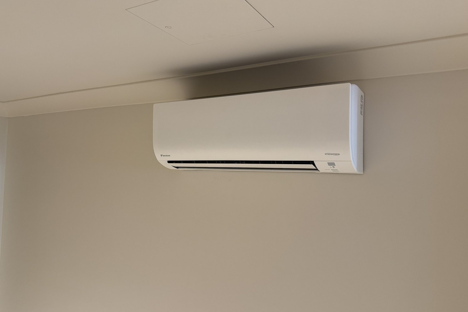 Wall mounted split system head in a finished room